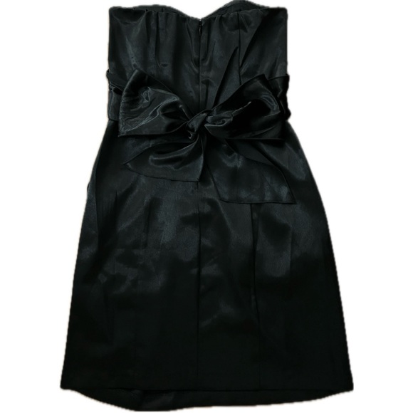 Elegant Black Strapless Dress - Picture 2 of 2